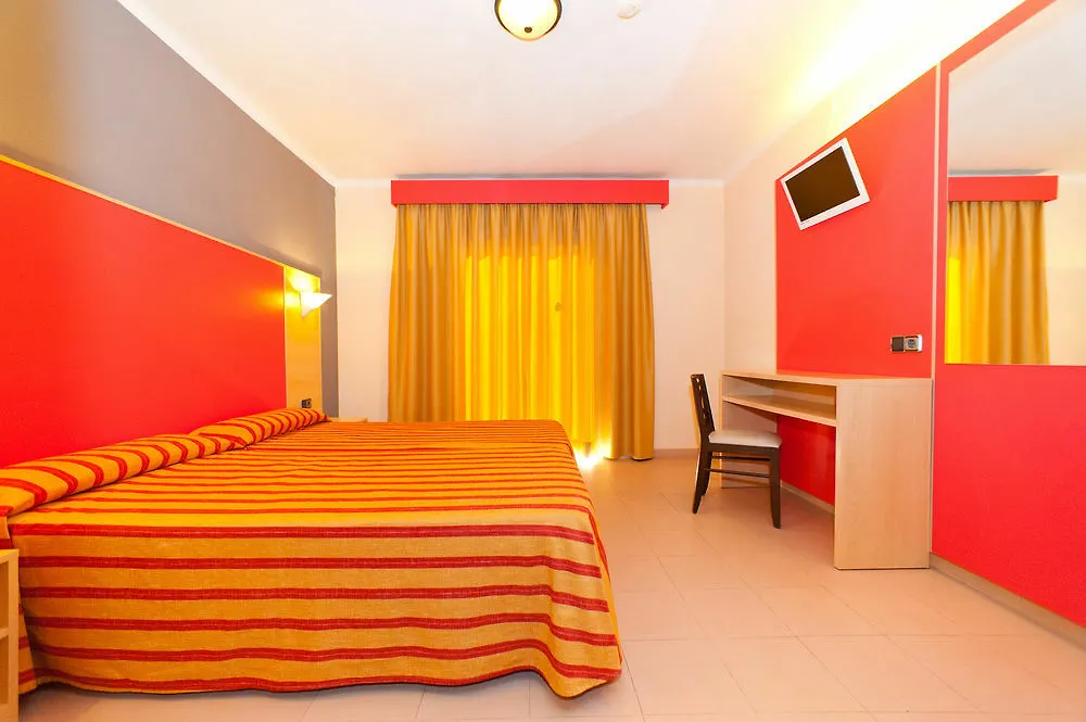 The Red Hotel By Ibiza Feeling - Adults Only サンアントニオアバド