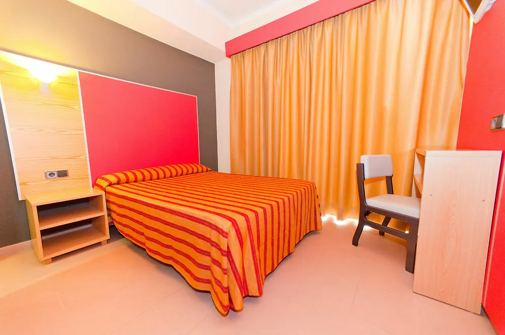 **  The Red Hotel By Ibiza Feeling - Adults Only サンアントニオアバド スペイン